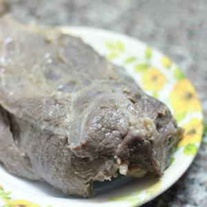 Cách làm bắp bò luộc nước mắm