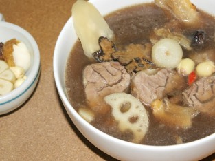 Bắp bò tiềm thuốc bắc, ngũ quả ngon bổ