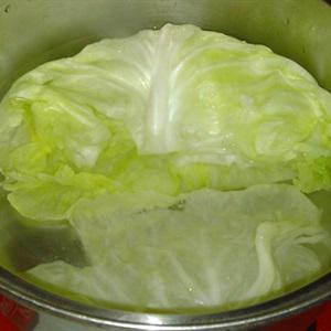 Cách làm bắp cải cuộn thịt nấm