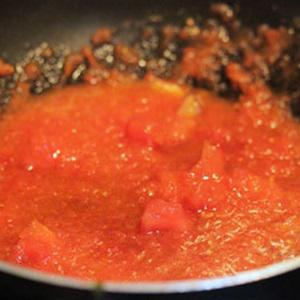 Cách làm bắp cải cuộn thịt sốt cà chua