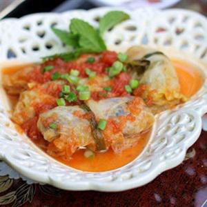 Cách làm bắp cải cuộn thịt sốt cà chua