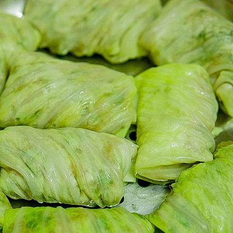 Cách làm bắp cải cuộn thịt sốt nấm