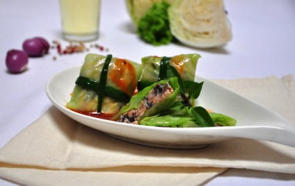 Bắp cải gói tôm sốt cà chua