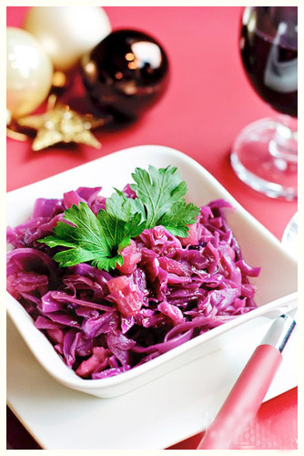 Bắp cải tím xào táo