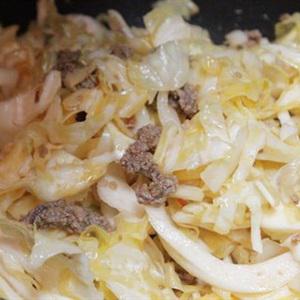 Cách làm bắp cải xào kiểu Thái