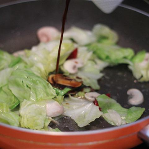 Cách làm bắp cải xào nấm