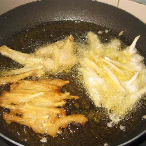 Cách làm bắp chuối chiên giòn