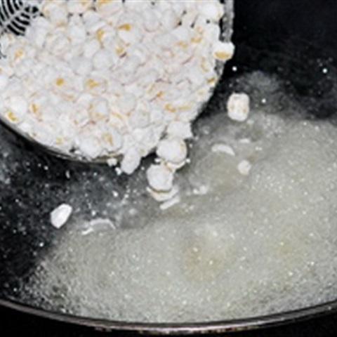 Cách làm bắp mỹ chiên trứng muối