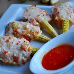 Cách làm bắp non cuộn tôm nướng