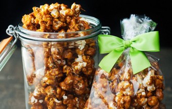 Bắp rang bơ caramel tự làm cực dễ cực ngon