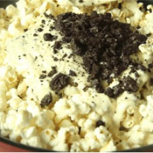 Cách làm bắp rang Oreo
