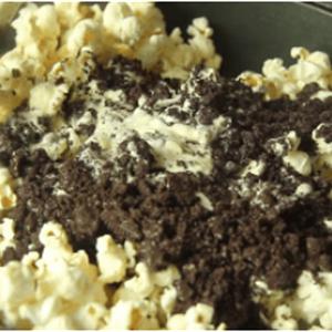 Cách làm bắp rang Oreo