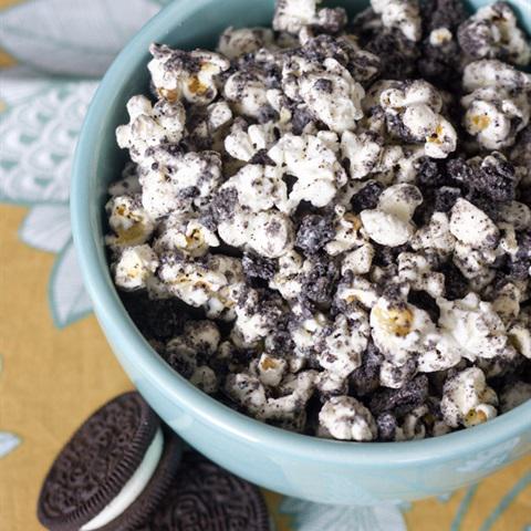 Cách làm bắp rang Oreo