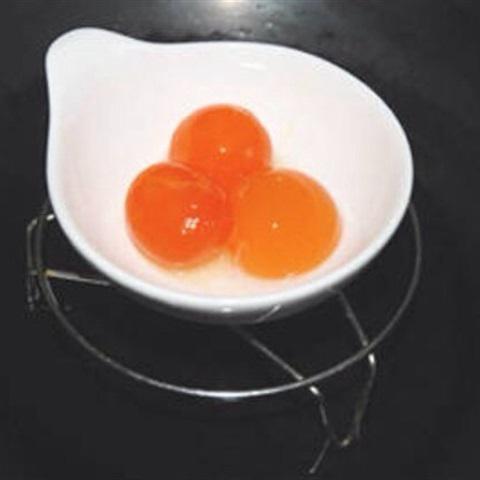 Cách làm bắp xào trứng muối