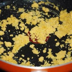 Cách làm bắp xào trứng muối