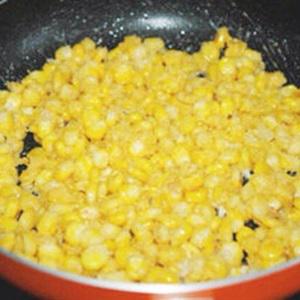 Cách làm bắp xào trứng muối