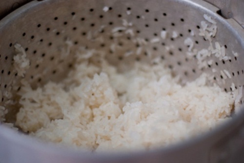 Bật mí cách nấu xôi lá dứa thơm ngon bằng nồi cơm điện