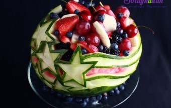 Bày mâm ngũ quả Trung thu – Cách tỉa dưa hấu dải ngân hà