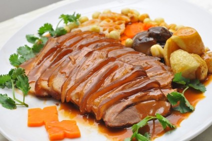 Bê non hầm củ sen