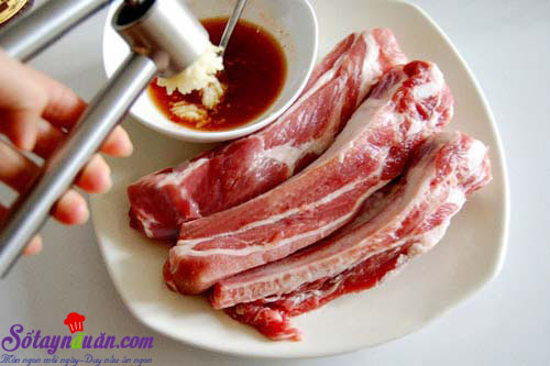 Bẹ sườn nướng mật ong thơm nức mũi