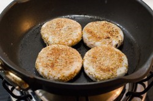 Bí đỏ chiên trứng muối lạ miệng, giòn giòn ăn là mê