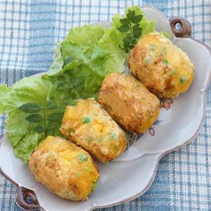 Cách làm bí đỏ cuộn xúc xích