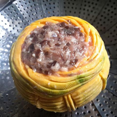 Cách làm bí đỏ dồn thịt hấp