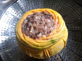 Bí đỏ dồn thịt hấp