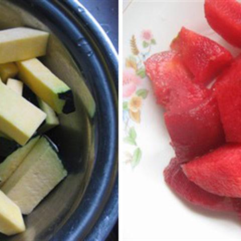 Cách làm bí đỏ xào mận