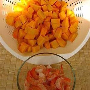 Cách làm bí đỏ xào tôm khô