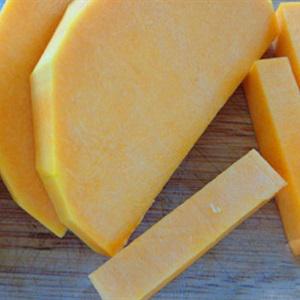 Cách làm bí đỏ xào trứng vịt muối