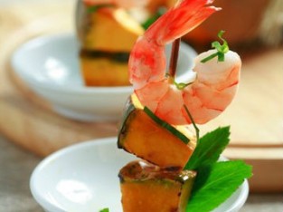 Bí đỏ xiên tôm nướng