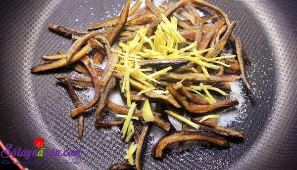 Bí kíp cho món mứt chuối xào gừng vừa dẻo vừa thơm