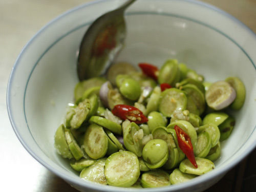 Bí mật cho cách muối cà ăn ngay không thâm không ngái