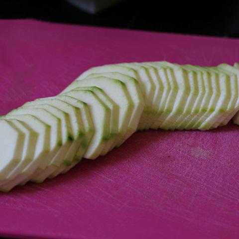 Cách làm bí ngòi hấp thịt