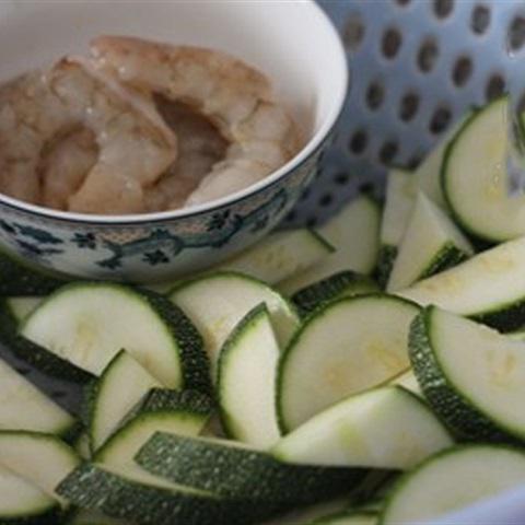 Cách làm bí ngòi hấp tôm