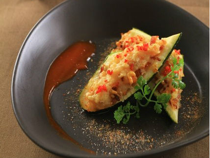 Bí ngòi nhồi tôm nướng phô-mai