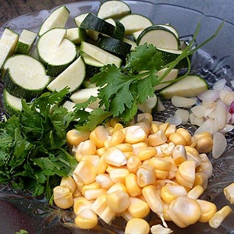 Cách làm bí ngòi xào bắp