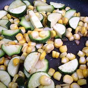 Cách làm bí ngòi xào bắp