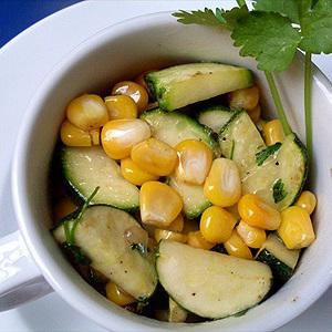 Cách làm bí ngòi xào bắp