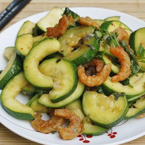 Cách làm bí ngòi xào tôm khô