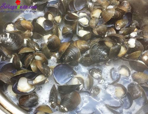 Bí quyết cho món canh hến nấu chua hấp dẫn hơn