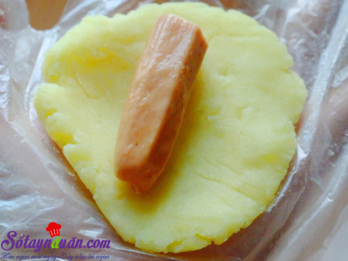 Bí quyết làm khoai tây bọc xúc xích chiên giòn cực ngon