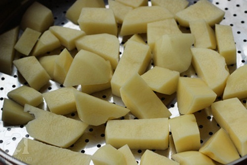 Bí quyết làm khoai tây nướng nguyên củ nhồi xúc xích béo ngậy, ăn 1 lại muốn ăn 10