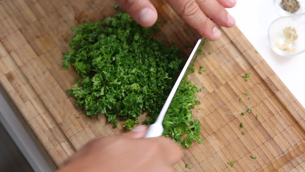 Bí quyết làm nem tai trộn thính cực ngon ngay tại nhà