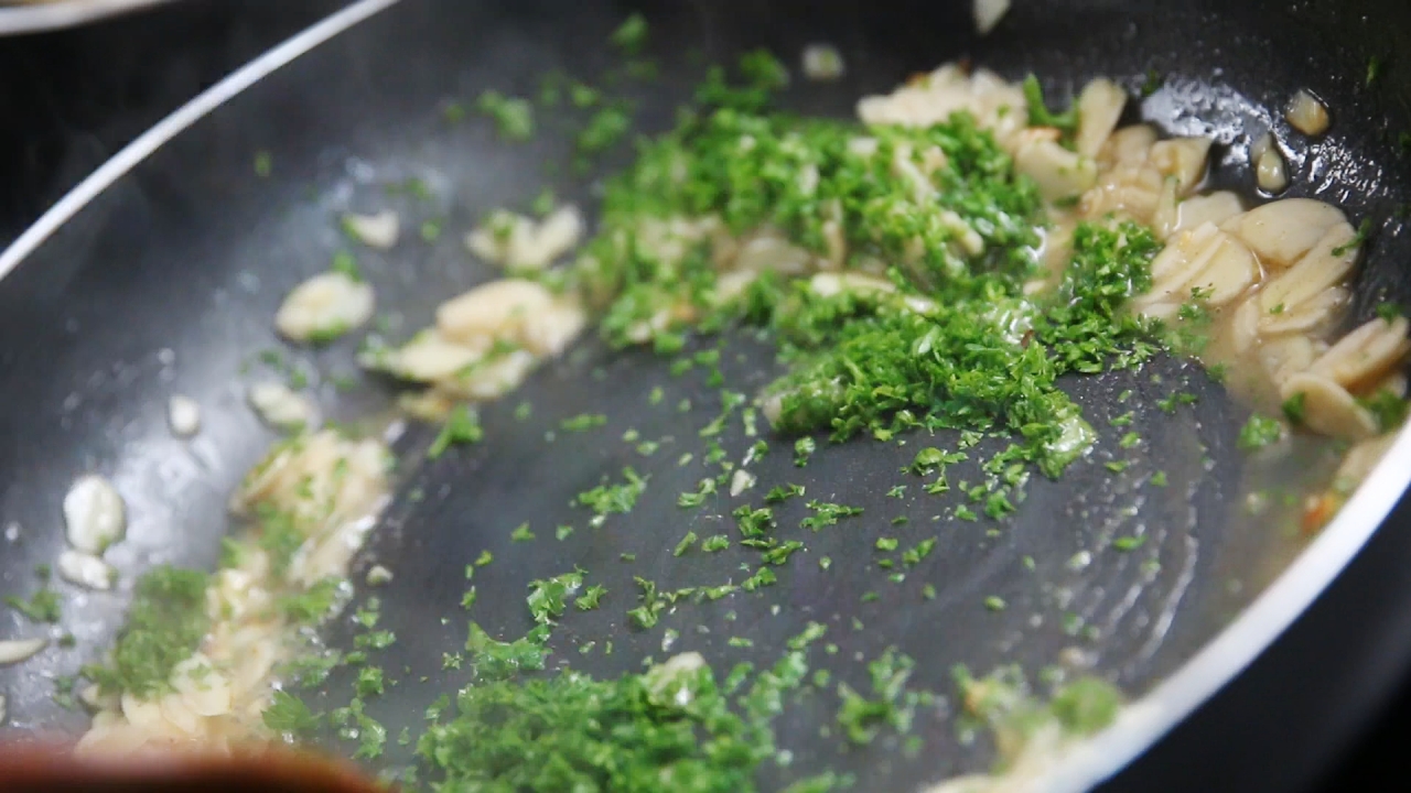 Bí quyết làm nem tai trộn thính cực ngon ngay tại nhà