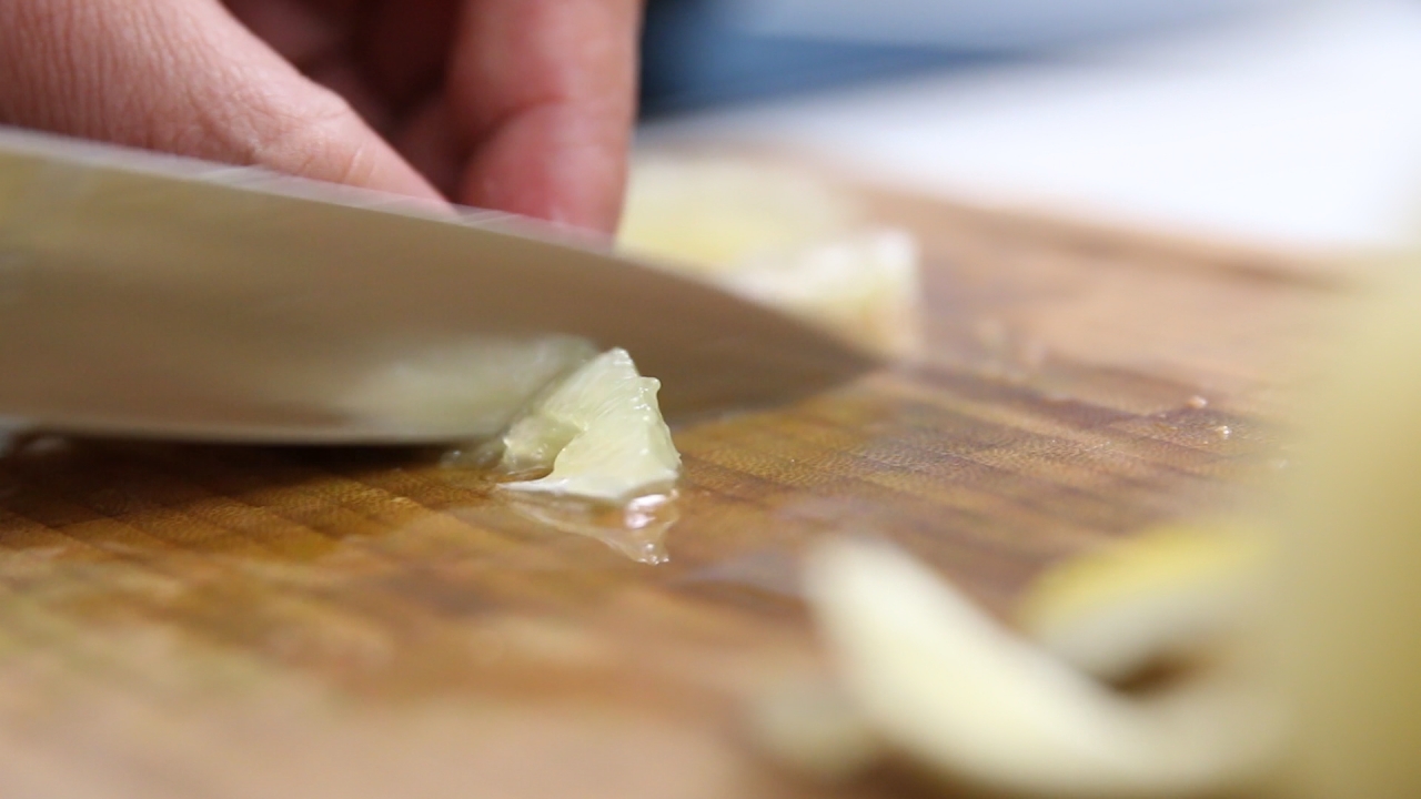 Bí quyết làm nem tai trộn thính cực ngon ngay tại nhà