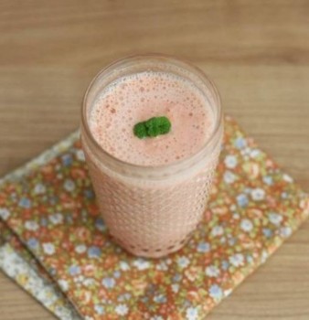 Bí quyết làm sinh tố cà chua, củ sen ngon nhất