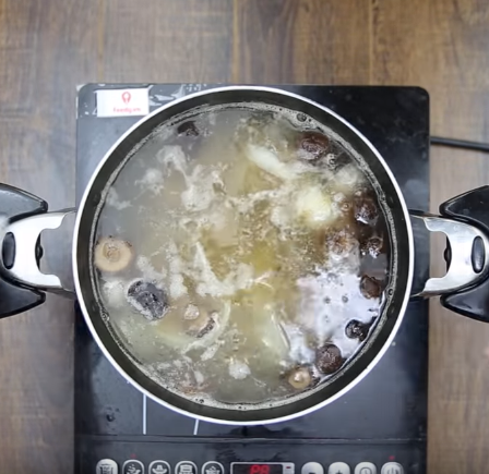 Bí quyết làm tai heo cuộn mộc nhĩ  giòn giòn lạ miệng, càng ăn càng mê