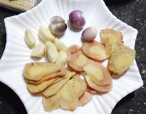 Bí quyết làm thịt kho trứng bằng nồi cơm điện chẳng cần tí nước màu nào